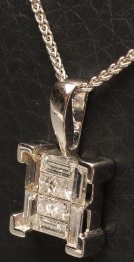 A MODERN DIAMOND PENDANT Image