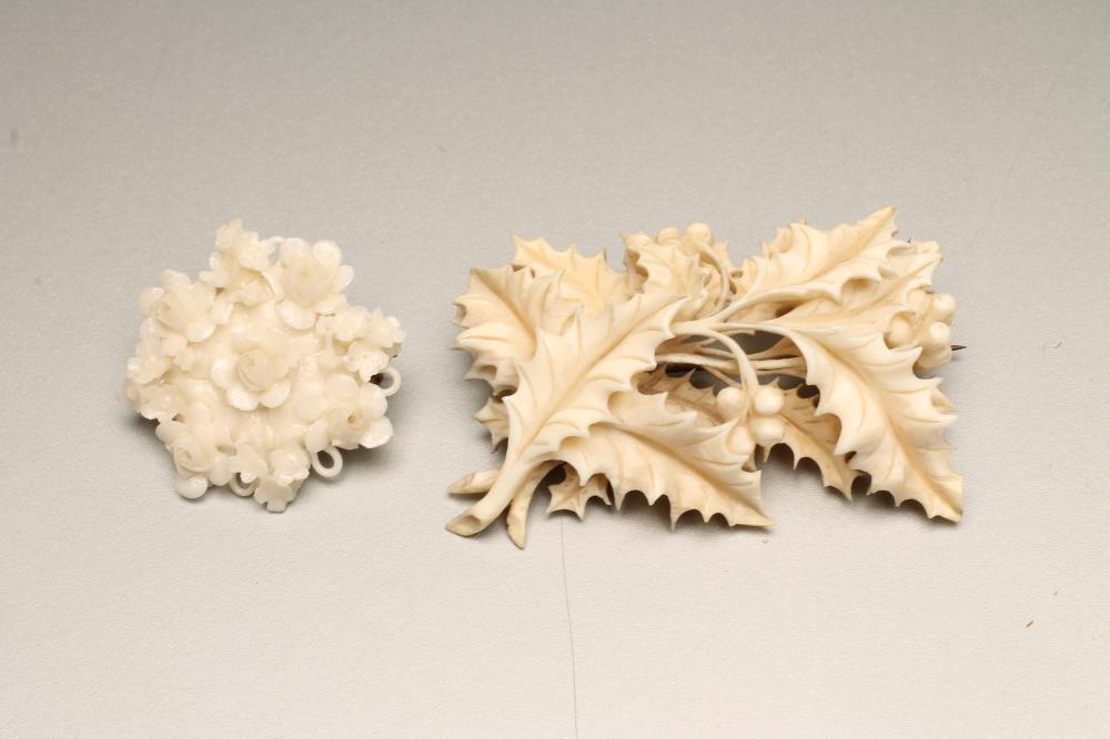 A VICTORIAN IVORY BROOCH carved and pierced as berried hollly branches Image
