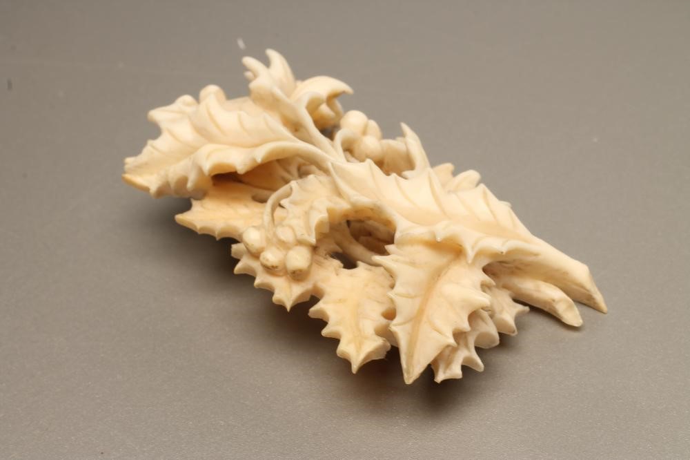 A VICTORIAN IVORY BROOCH carved and pierced as berried hollly branches Image