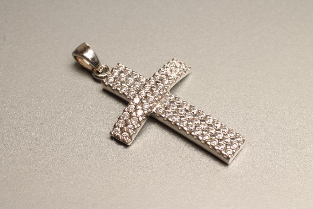 A MODERN DIAMOND CROSS PENDANT Image