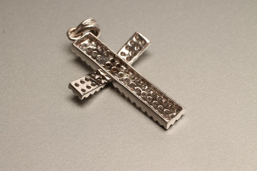 A MODERN DIAMOND CROSS PENDANT Image