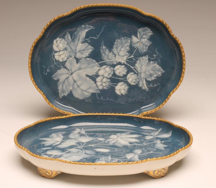 A PAIR OF GRAINGER'S WORCESTER PORCELAIN DISHES Image