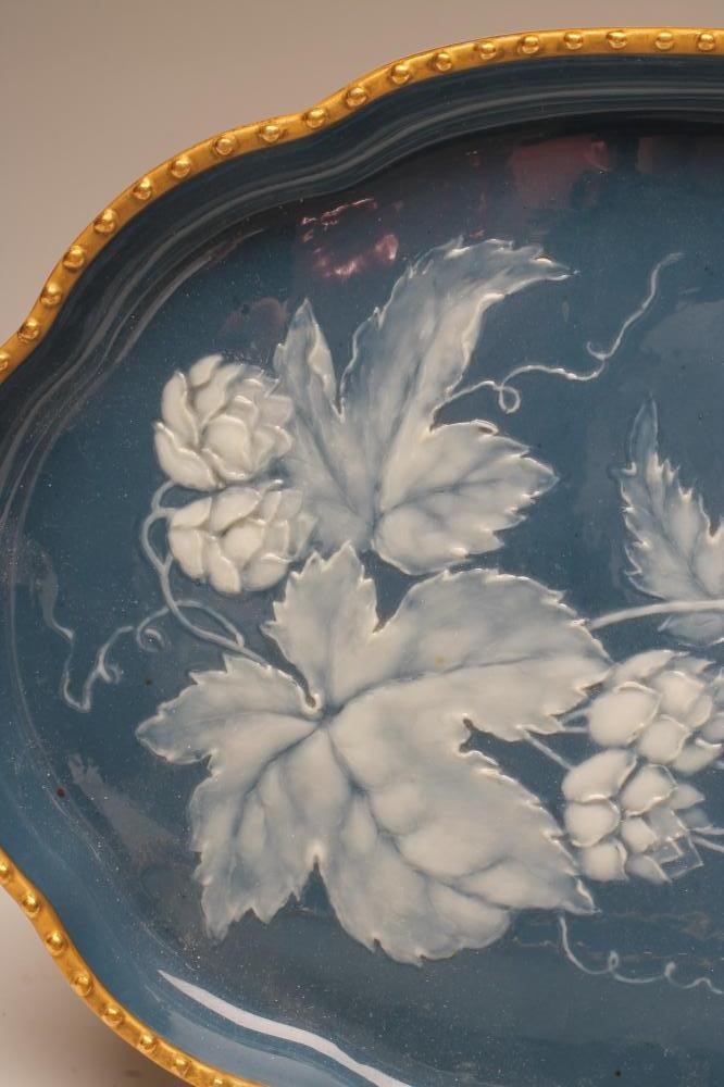 A PAIR OF GRAINGER'S WORCESTER PORCELAIN DISHES Image