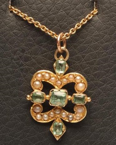AN EDWARDIAN EMERALD AND SEED PEARL PENDANT Image