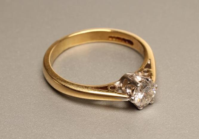 A SOLITAIRE DIAMOND RING Image