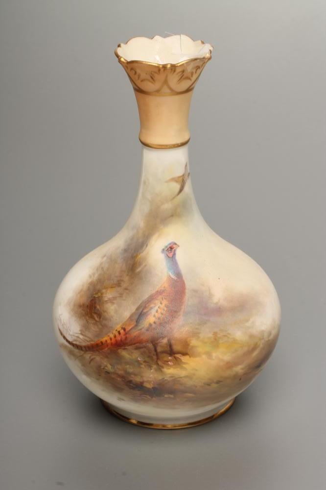 A ROYAL WORCESTER CHINA VASE Image
