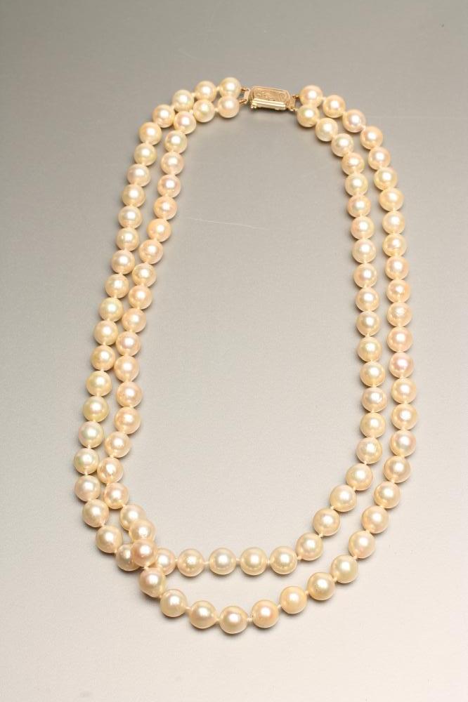 A DOUBLE STRING OF GRADUATED CULTURED PEARLS Image