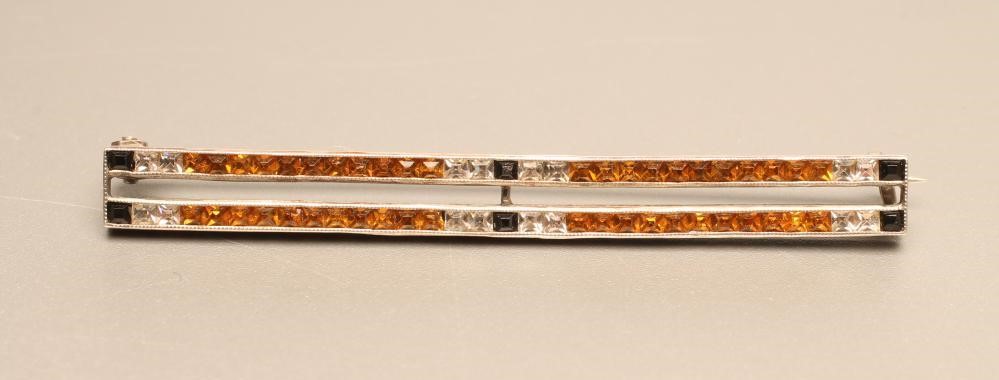 AN ART DECO CONTINENTAL SILVER DOUBLE BAR BROOCH channel set with square cut coloured paste Image