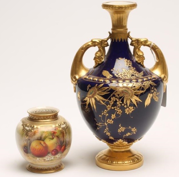 A ROYAL WORCESTER CHINA POT POURRI AND COVER Image