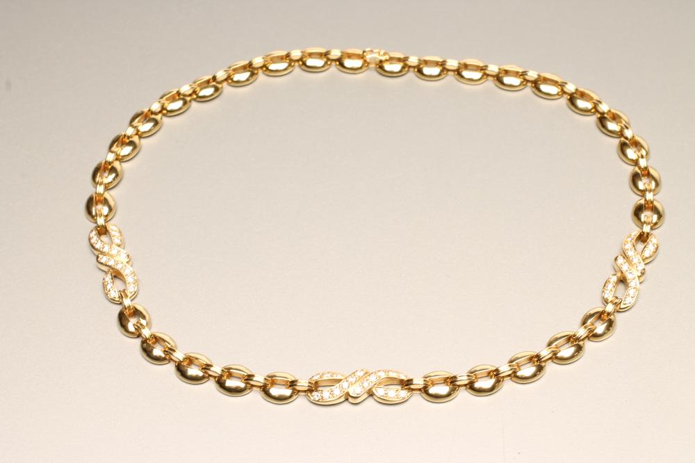 AN 18CT GOLD NECKLACE Image