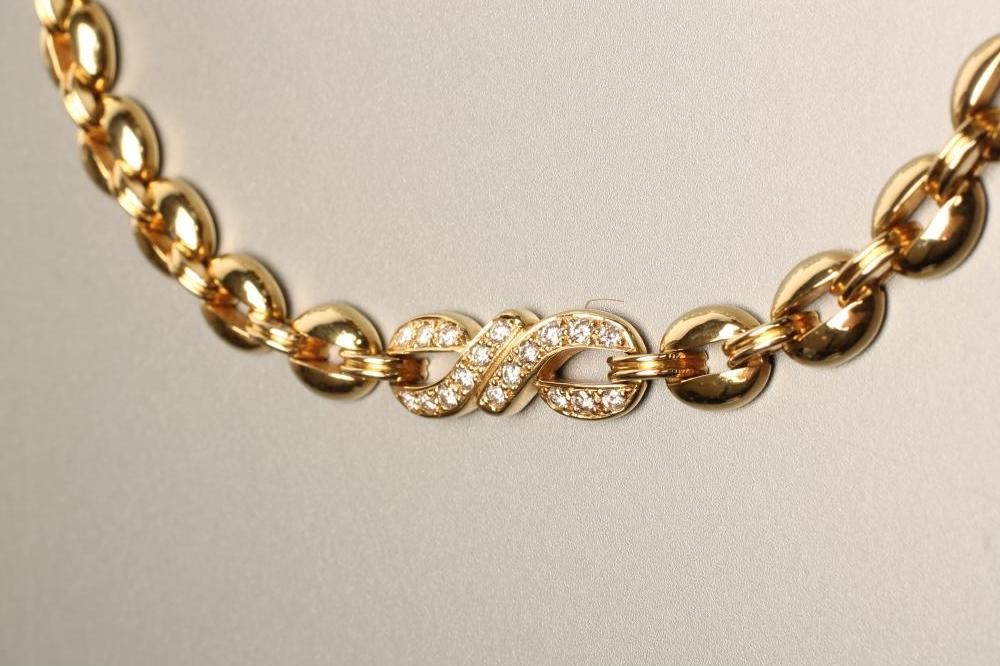AN 18CT GOLD NECKLACE Image