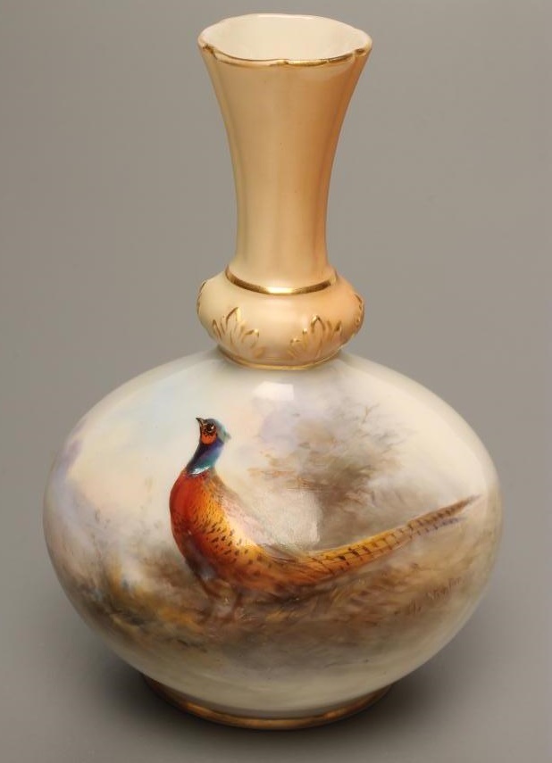 A ROYAL WORCESTER CHINA VASE Image