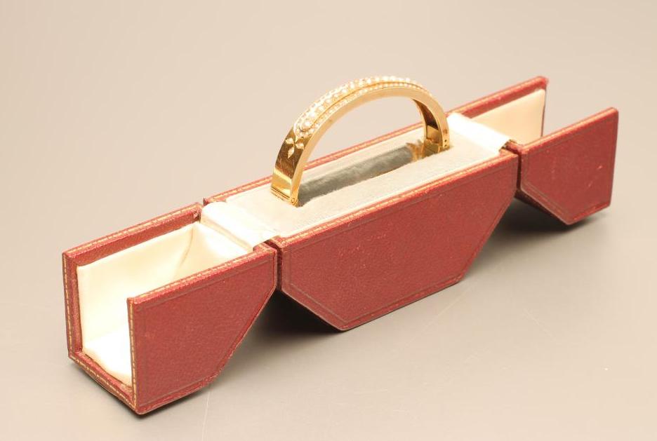 A VICTORIAN STIFF HINGED BANGLE Image