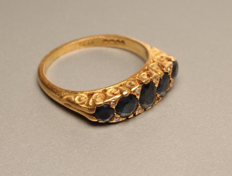 A FIVE STONE SAPPHIRE RING Image