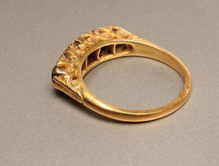 A FIVE STONE SAPPHIRE RING Image