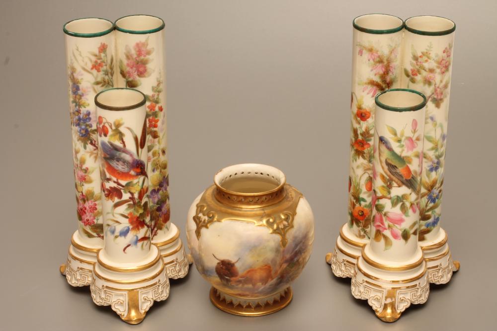 A ROYAL WORCESTER CHINA POT POURRI Image