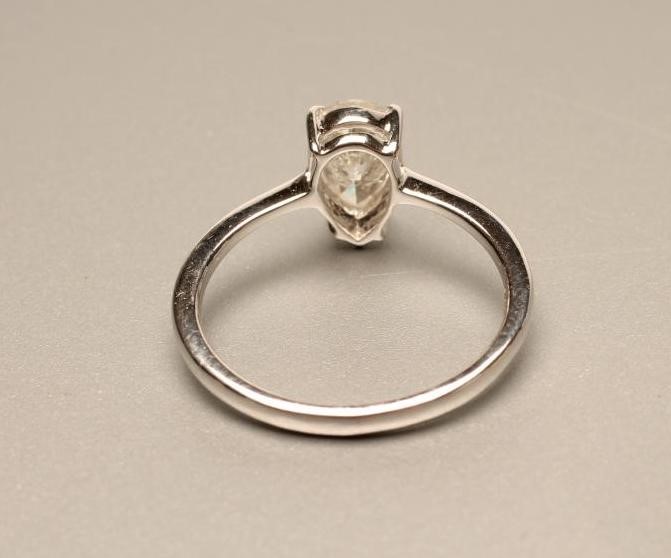A SOLITAIRE DIAMOND RING Image