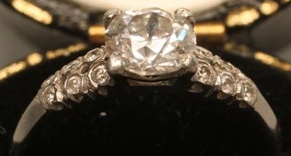 A SOLITAIRE DIAMOND RING Image