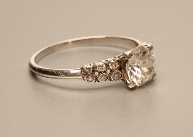 A SOLITAIRE DIAMOND RING Image