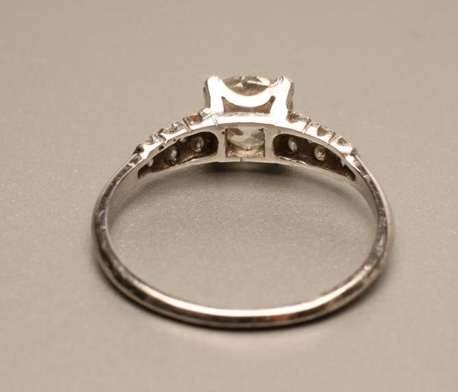 A SOLITAIRE DIAMOND RING Image