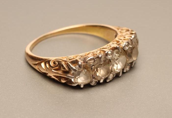 A FIVE STONE DIAMOND RING Image