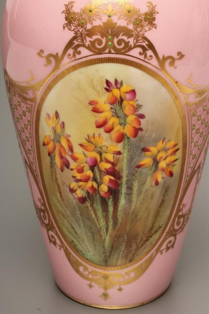 A ROYAL WORCESTER CHINA VASE Image
