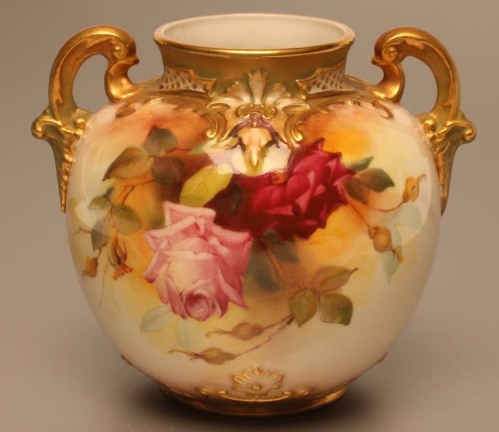 A ROYAL WORCESTER CHINA VASE Image