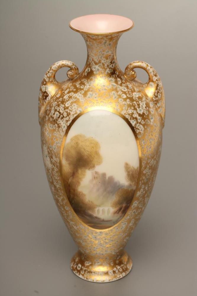 A ROYAL WORCESTER CHINA VASE Image