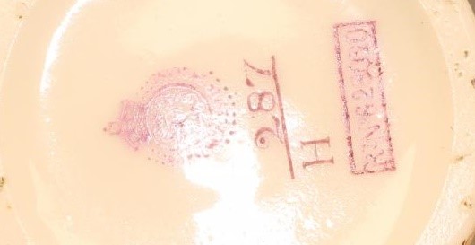 A ROYAL WORCESTER CHINA VASE Image