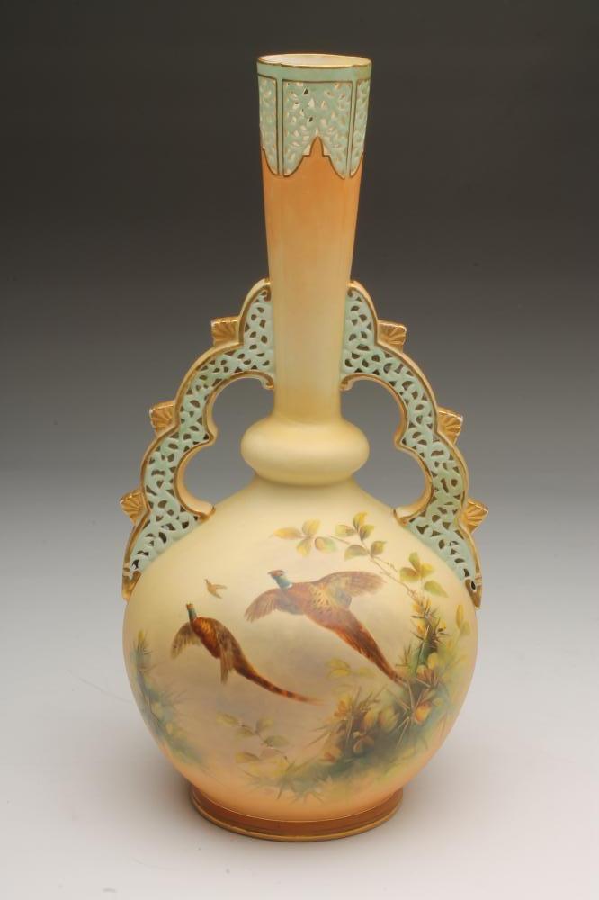 A GRAINGER & CO. WORCESTER PORCELAIN BLUSH IVORY PERSIAN STYLE VASE Image