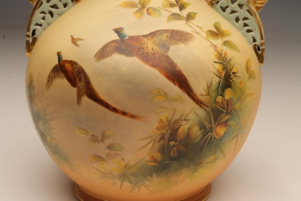 A GRAINGER & CO. WORCESTER PORCELAIN BLUSH IVORY PERSIAN STYLE VASE Image