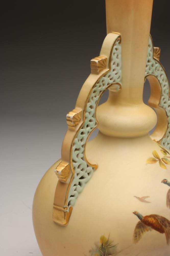 A GRAINGER & CO. WORCESTER PORCELAIN BLUSH IVORY PERSIAN STYLE VASE Image