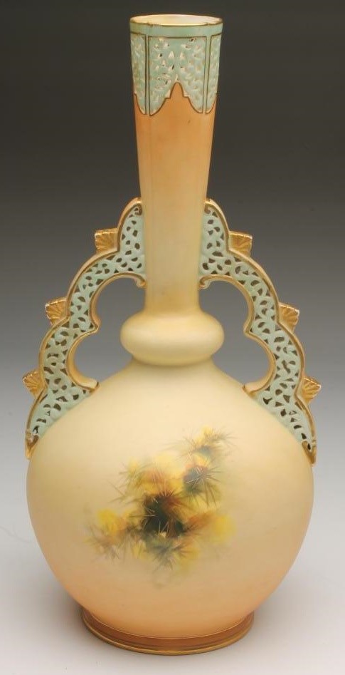 A GRAINGER & CO. WORCESTER PORCELAIN BLUSH IVORY PERSIAN STYLE VASE Image