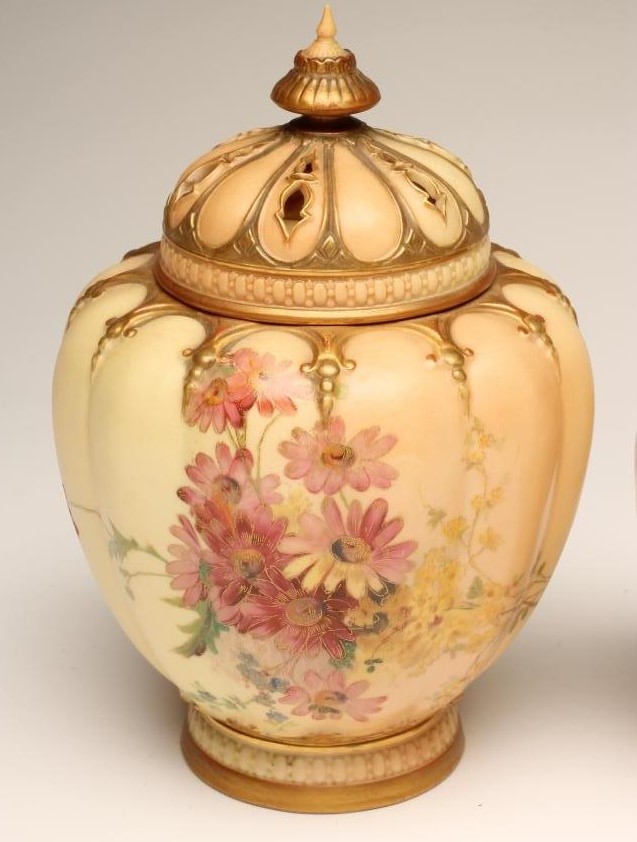 TWO GRADUATED ROYAL WORCESTER CHINA POT POURRIS AND COVERS Image