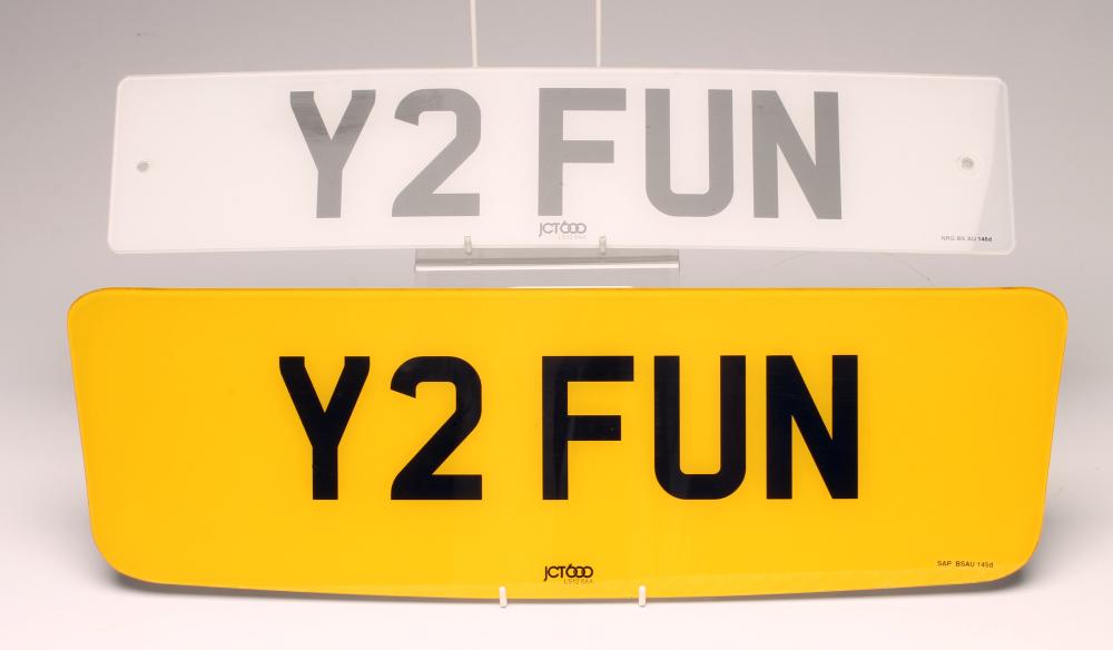 CAR REGISTRATION PLATE "Y2 FUN" Image