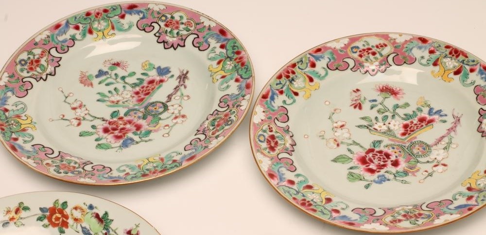 A COLLECTION OF EIGHT CHINESE EXPORT PORCELAIN PLATES comprising an octagonal plate centrally Image
