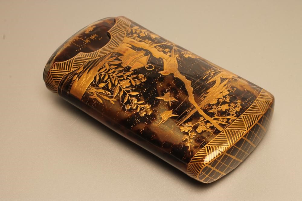 A CHINESE TORTOISESHELL CIGAR CASE Image