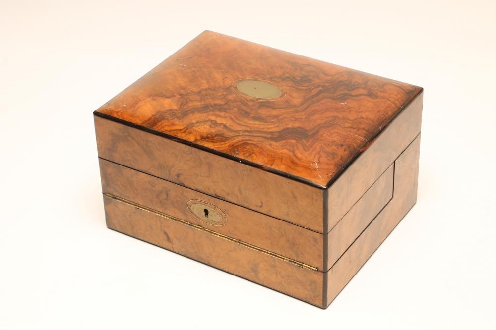 A VICTORIAN WALNUT TRAVELLING DRESSING CASE Image