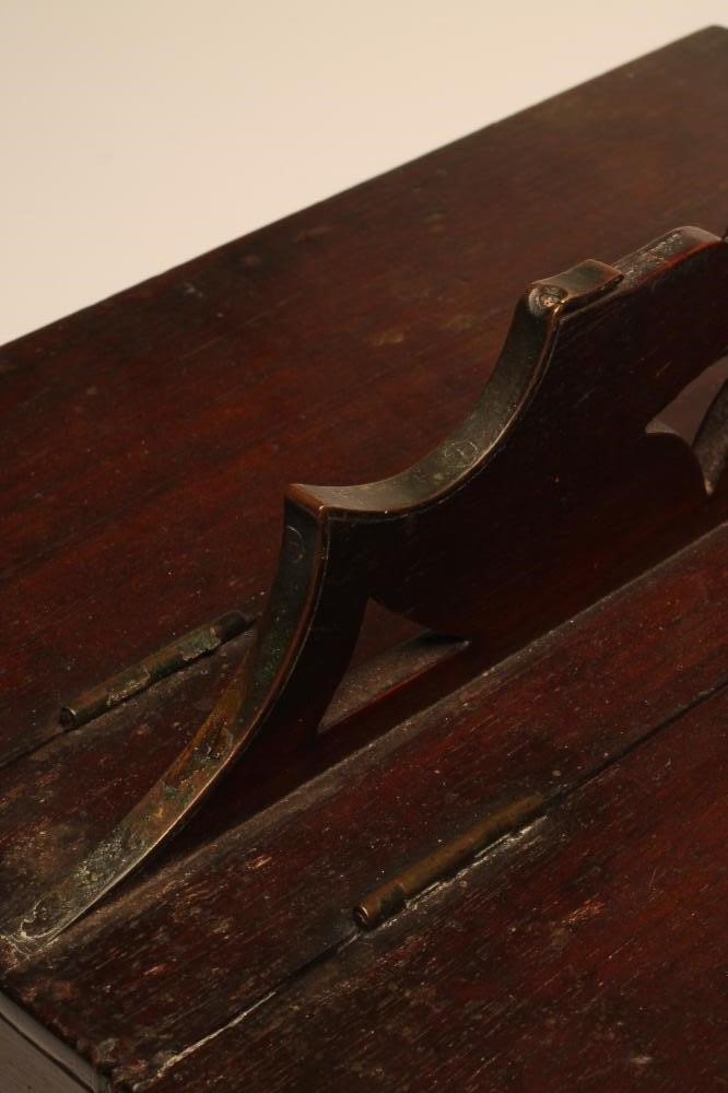 A GEORGIAN OAK CUTLERY(?) BOX Image