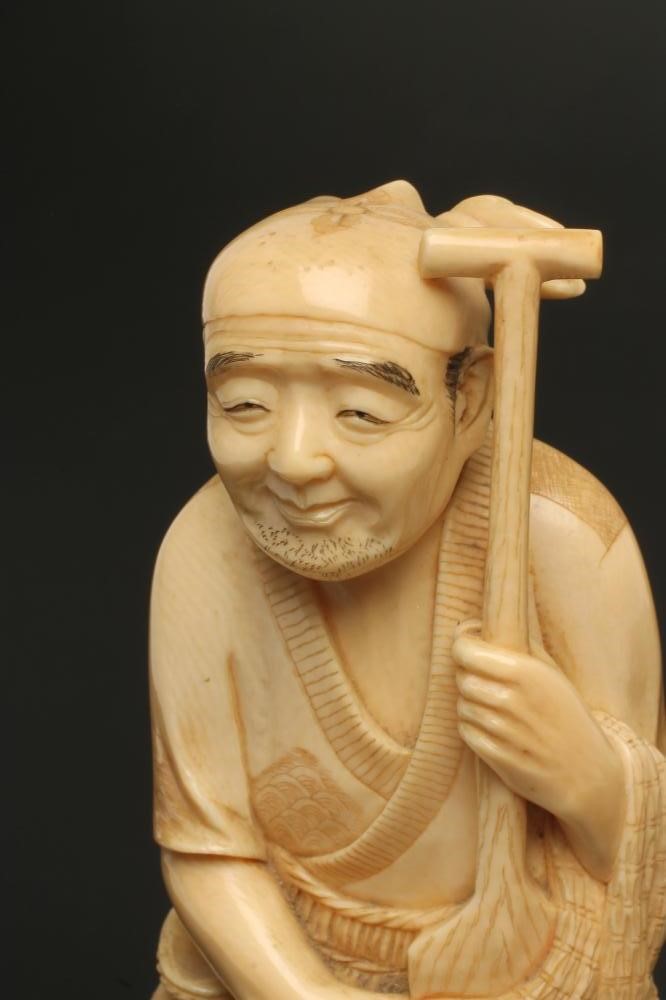 A JAPANESE ONE PIECE IVORY FIGURE Image