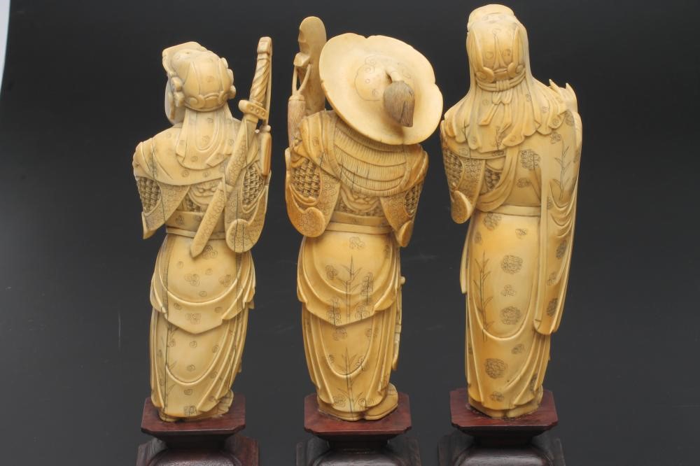 A SET OF THREE JAPANESE ONE PIECE IVORY FIGURES Image