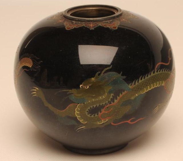 A JAPANESE CLOISONNE ENAMEL SMALL JAR Image