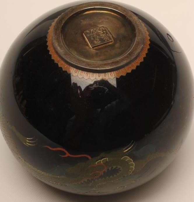 A JAPANESE CLOISONNE ENAMEL SMALL JAR Image