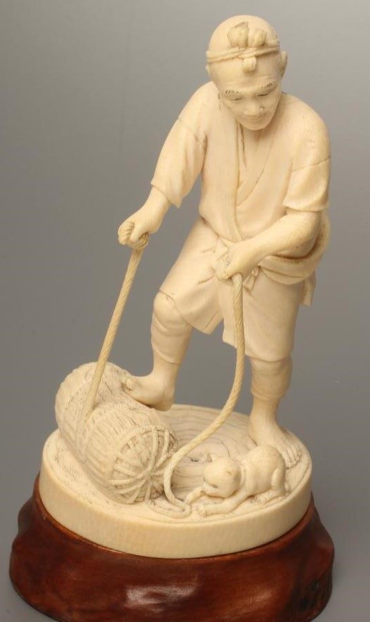 A JAPANESE CLOISONNE ENAMEL SMALL JAR Image