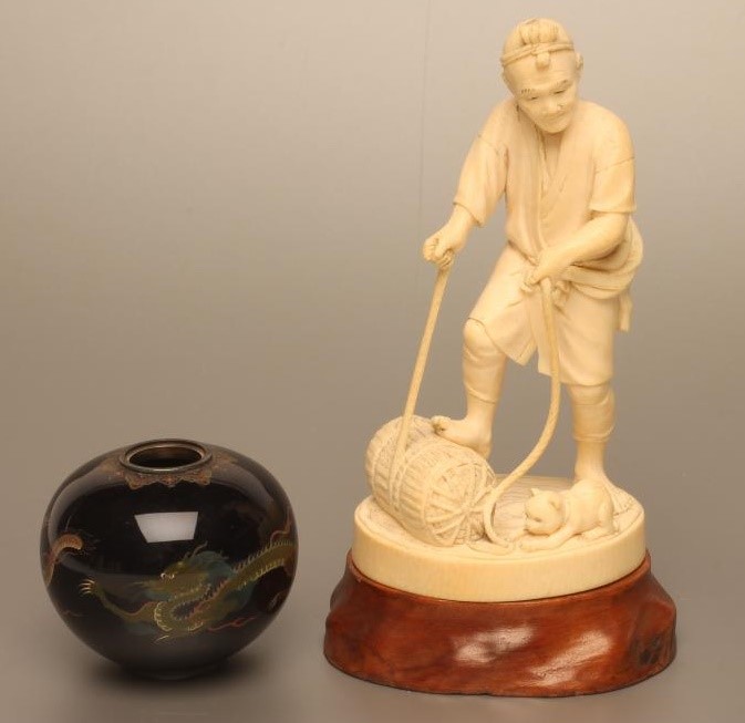 TWO JAPANESE IVORY OKIMONO Image