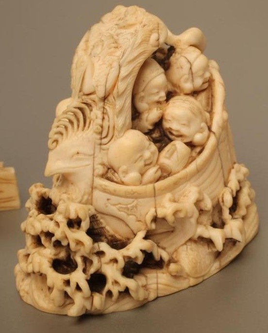TWO JAPANESE SMALL IVORY CARVED FIGURES Image