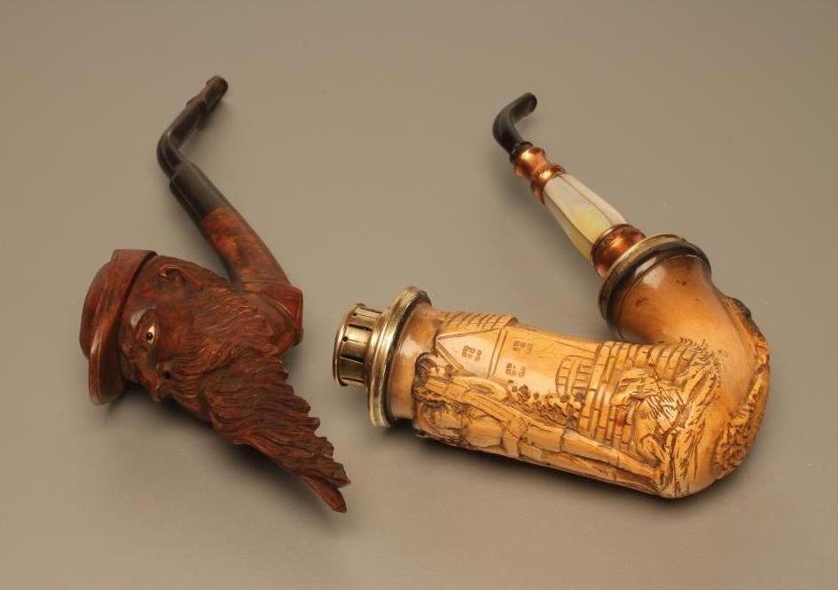 A BAVARIAN CARVED WOOD PIPE Image
