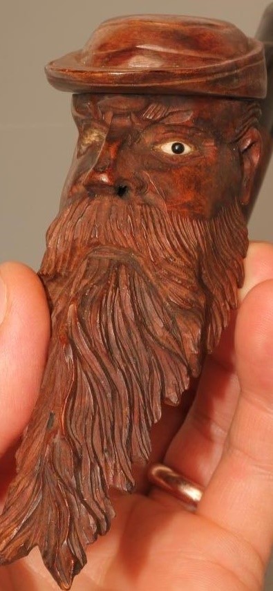 A BAVARIAN CARVED WOOD PIPE Image