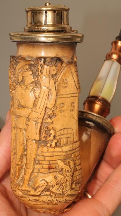 A BAVARIAN CARVED WOOD PIPE Image