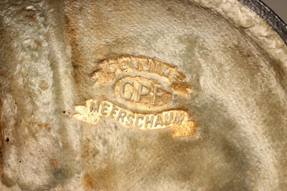 A MEERSCHAUM CALABASH PIPE Image